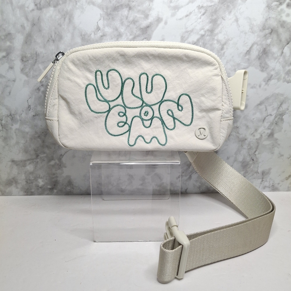 NWOT LULULEMON EVERYWHERE BELT BAG 1L EMBROIDERY BONE CASCADIA GREEN ADJUSTABLE